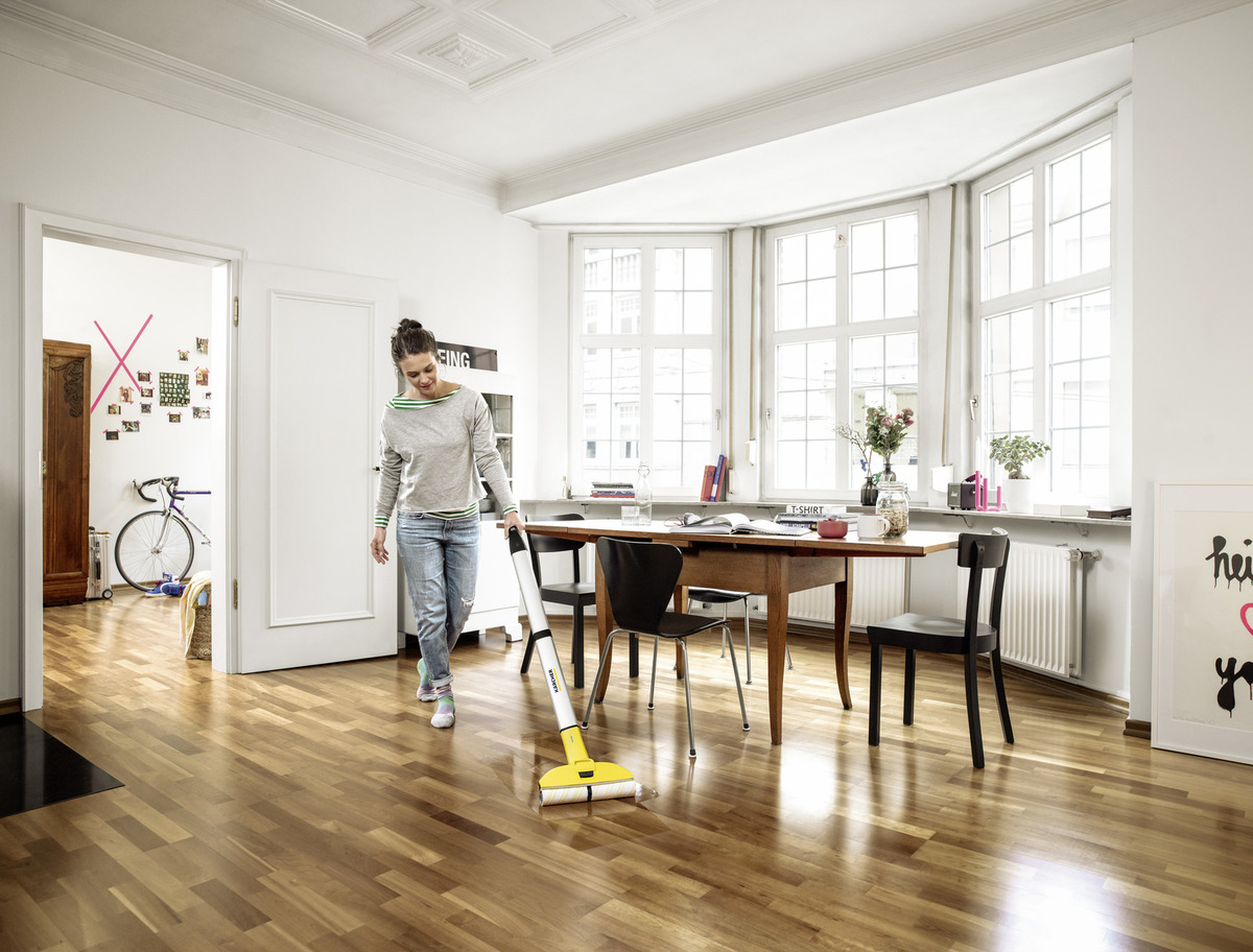 کف شور شارژی  کارچر  مدل KARCHER EWM 2